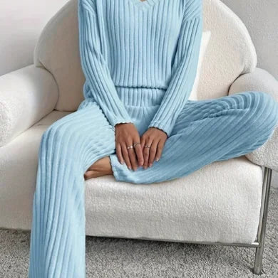 Ensemble femme beige à manches longues en mélange de coton, adapté pour la maison ou les sorties. Design simple et…