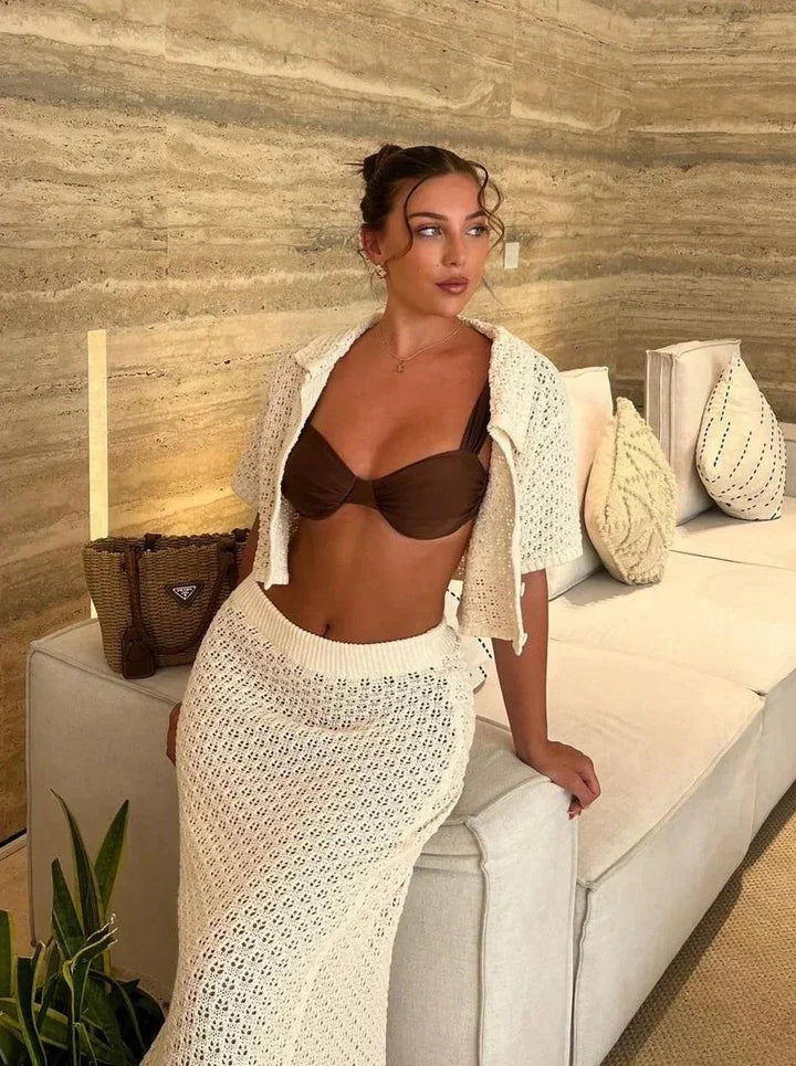 Ensemble femme en cotton, composé d'un top en crochet et d'une jupe longue fluide, parfait pour les journées d'été.