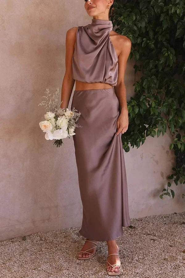 Ensemble femme en Moka, jupe fluide et top col drapé, tissu léger, coupe élégante, parfait pour les journées estivales.