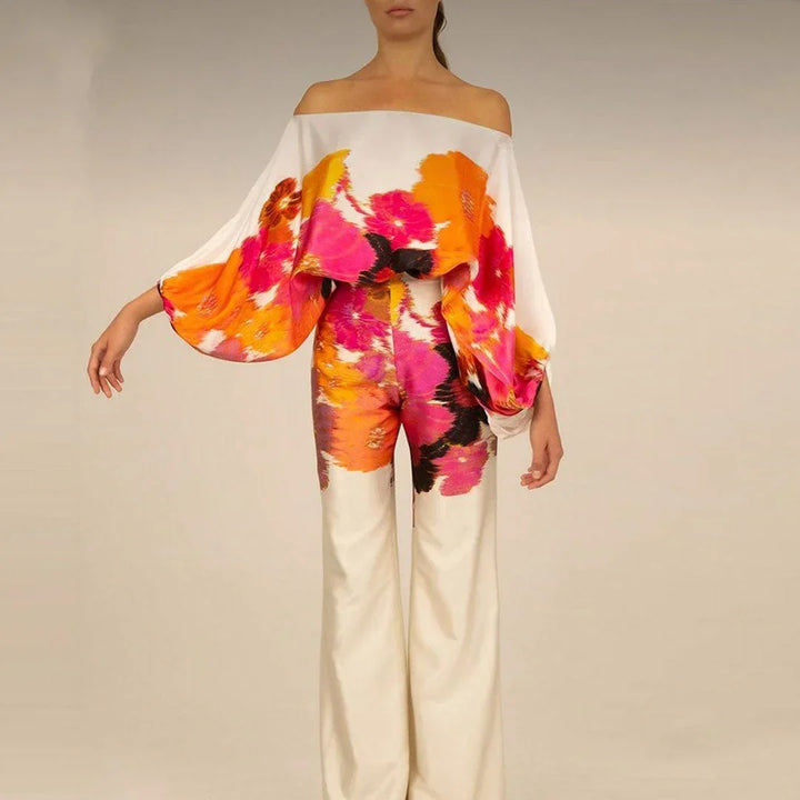 Ensemble femme coloré en tissu léger, manches tombantes et pantalon droit pour un look décontracté et élégant.