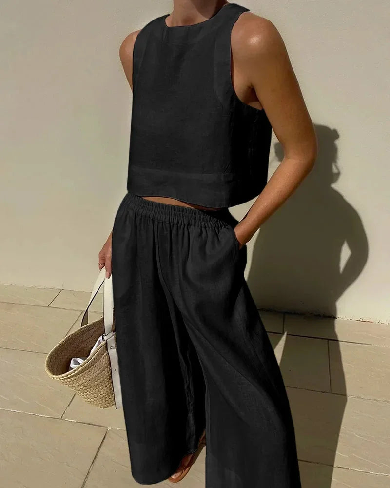 Ensemble femme noir sans manches, avec top court en tissu léger et pantalon fluide à taille élastique pour un confort…