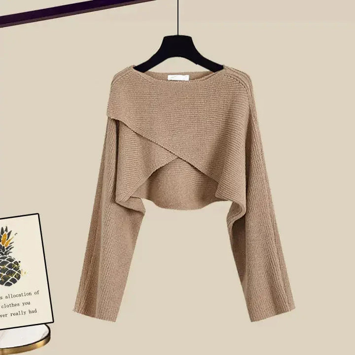Ensemble trois pièces femme en mélange de coton doux, coupe élégante avec poches, couleur beige.