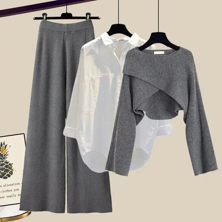 Ensemble femme trois pièces en tissu doux et respirant, design simple et coupe confortable, couleur gris.