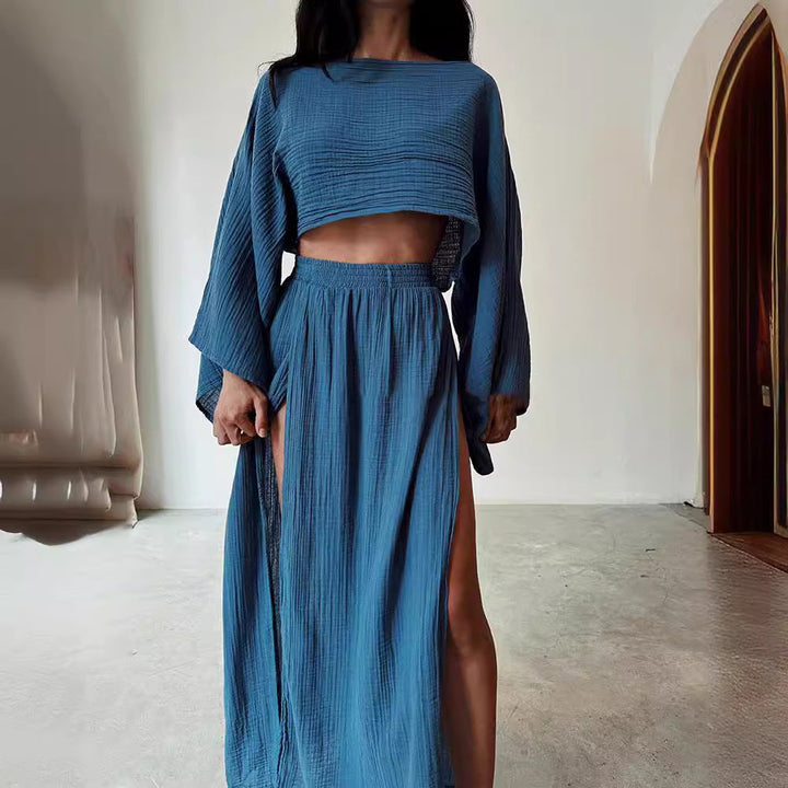 Abito lungo blu a due pezzi con top a maniche lunghe e gonna con spacchi laterali, tessuto leggero, moda donna elegante e casual.