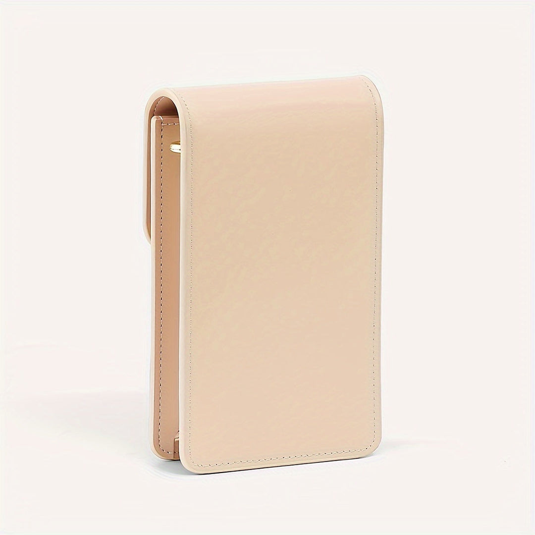 Custodia per smartphone in pelle beige, design elegante e minimalista, ideale per protezione e stile. Accessorio moda essenziale per dispositivi mobili.