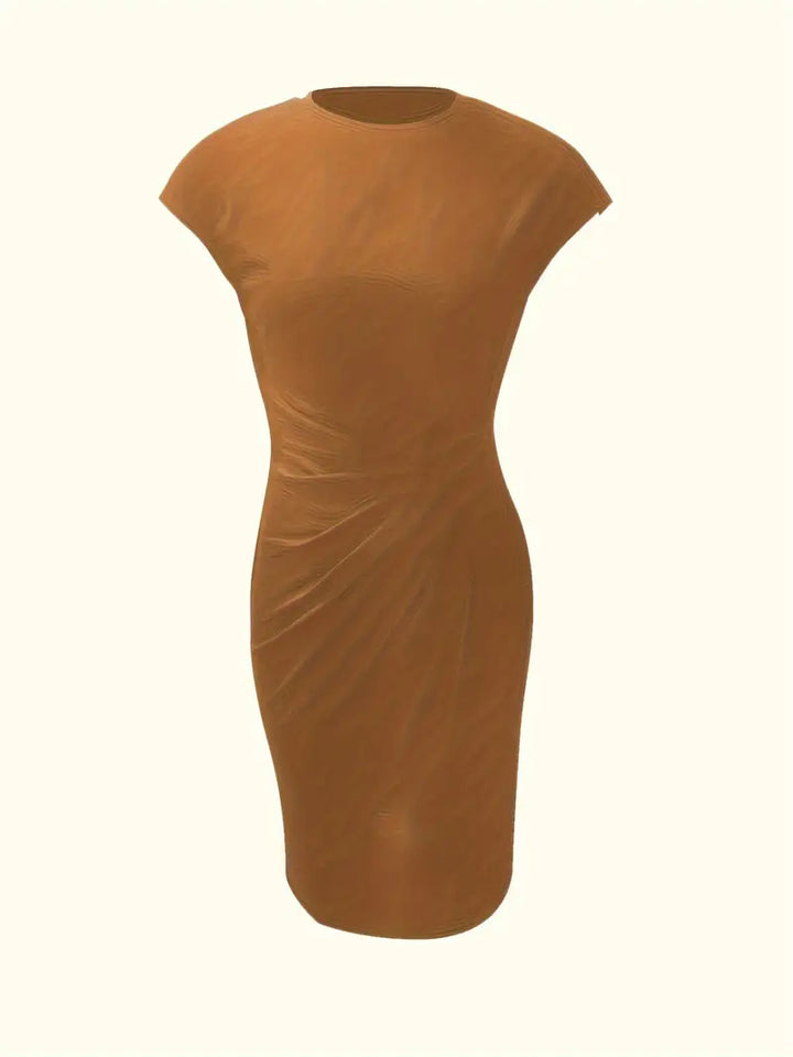 Abito aderente marrone chiaro, maniche corte, design elegante, perfetto per occasioni formali e casual. Tessuto morbido e confortevole.