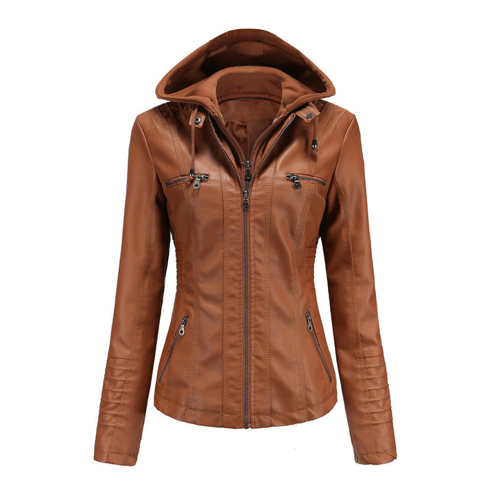 Giacca in pelle marrone da donna con cappuccio, zip frontale e tasche multiple. Design elegante e moderno, ideale per l&