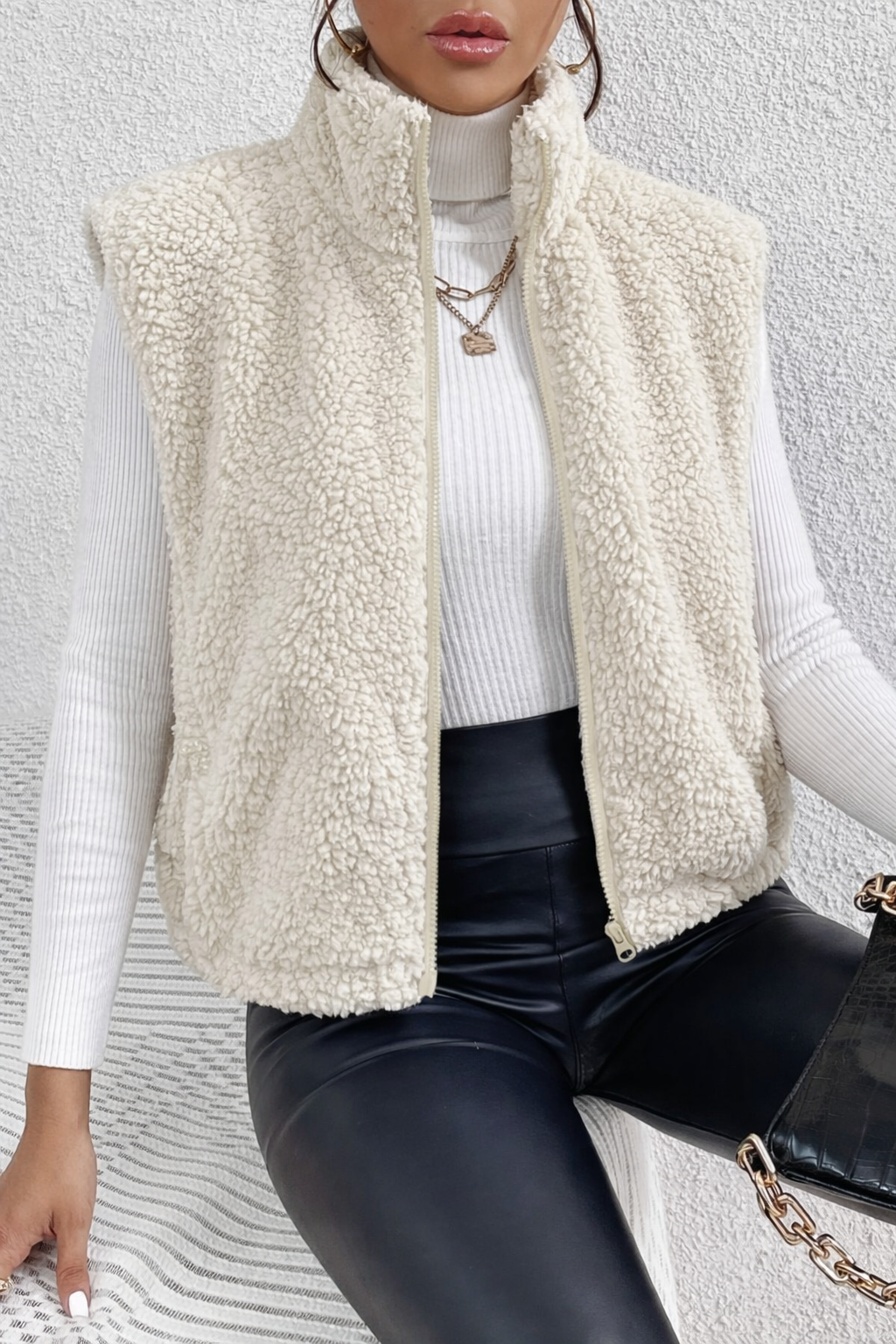Gilet Donna in Pelliccia Morbida Elegante con Cerniera - Vesarelli