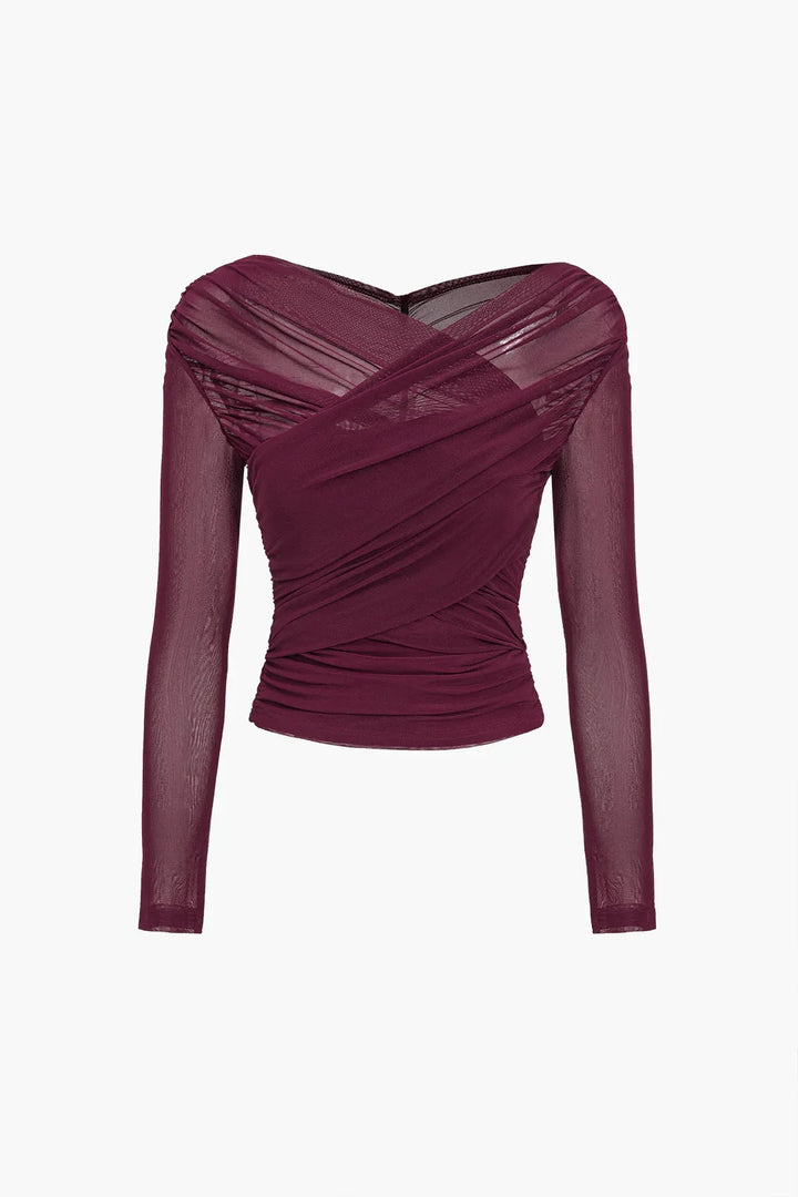 Haut femme rouge vin à manches longues, transparentes et plissées, en tissu léger.