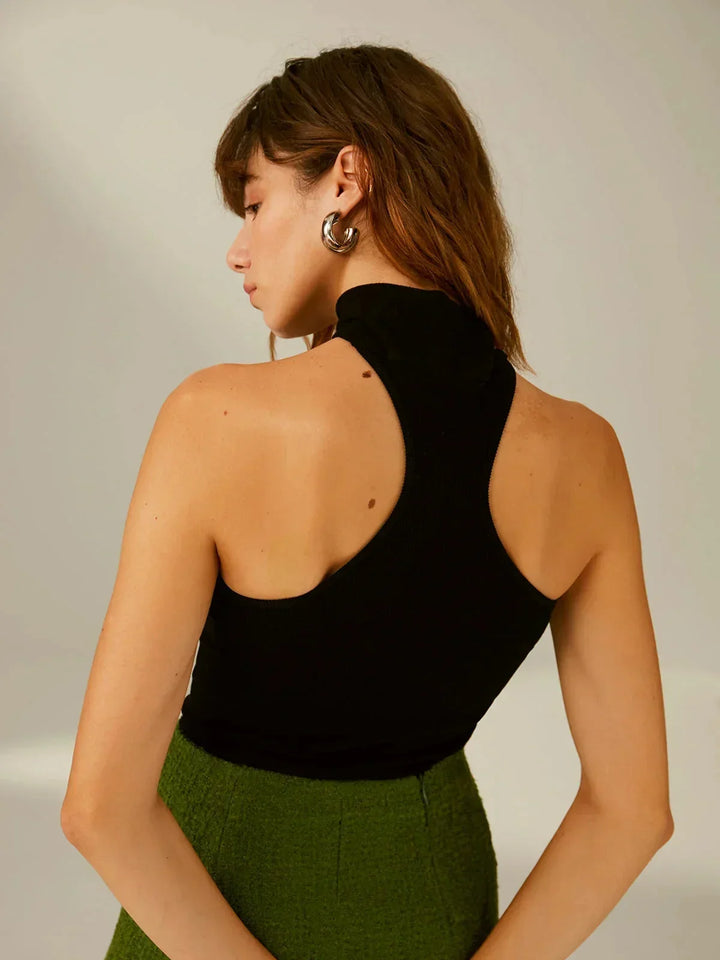 Haut femme noir en coton, avec collier intégré et design élégant, parfait pour une tenue décontractée ou chic.