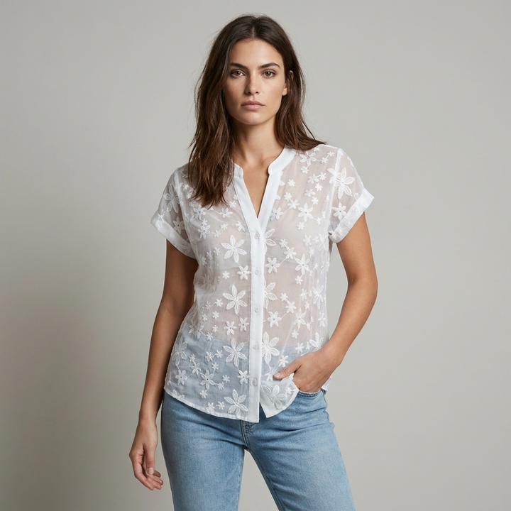 Donna in Pizzo Floreale Elegante - Vesarelli