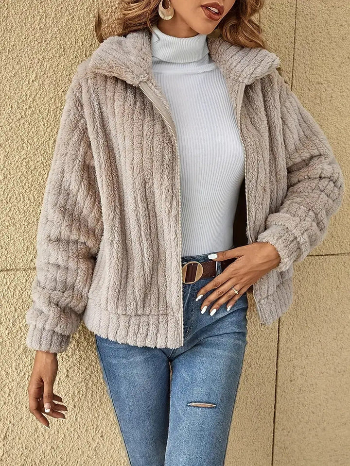 Giacca Donna Teddy con Cappuccio Elegante e Comoda - Vesarelli
