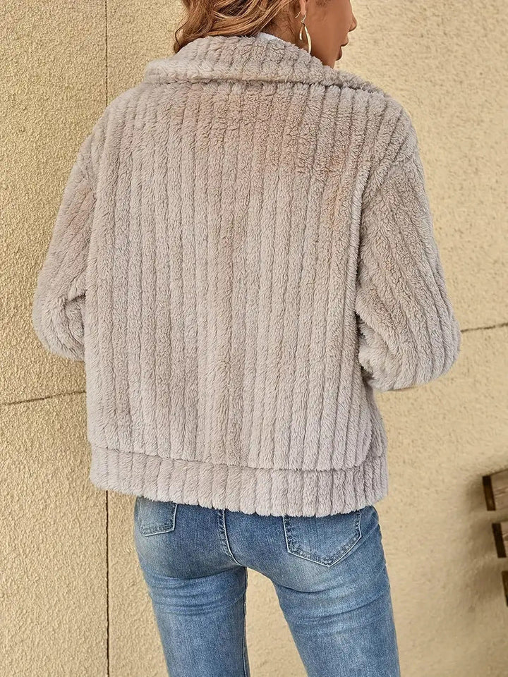 Giacca Donna Teddy con Cappuccio Elegante e Comoda