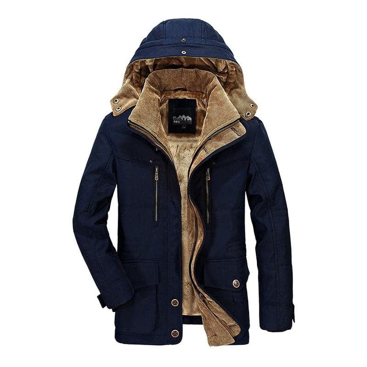 Giacca invernale da uomo blu con cappuccio, fodera in pelliccia sintetica marrone, chiusura a zip e bottoni, tasche frontali con cerniera.