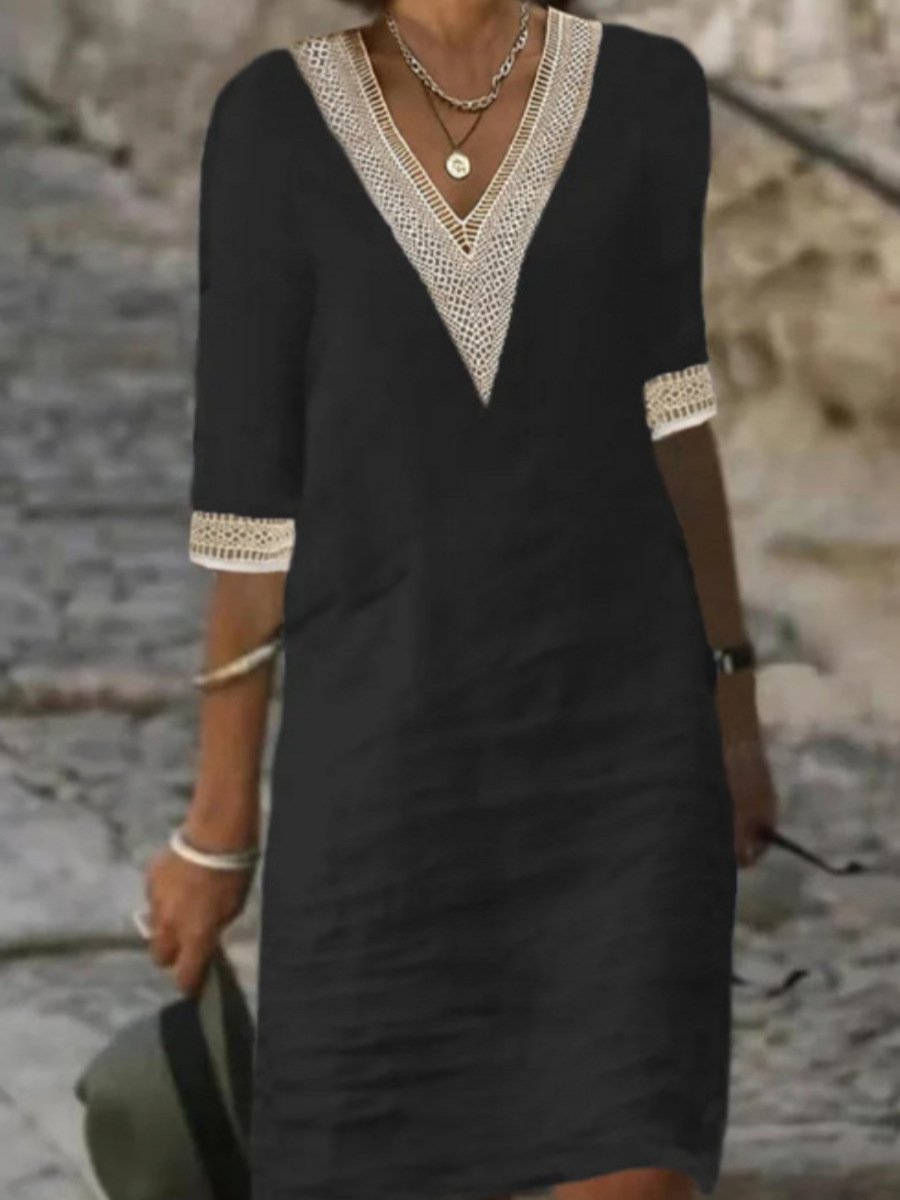 Abito nero donna con scollo a V in pizzo bianco, maniche a tre quarti, stile casual elegante, perfetto per moda estiva e serate informali.