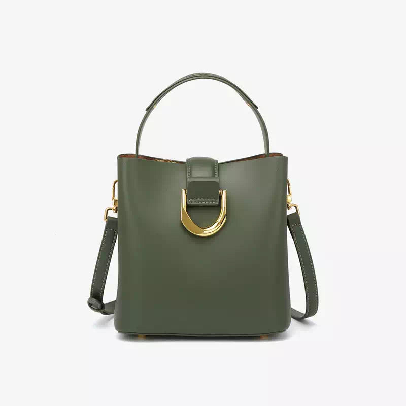 Borsa a tracolla verde oliva in pelle, design elegante con manico superiore e chiusura dorata. Accessorio moda donna, stile moderno e chic.