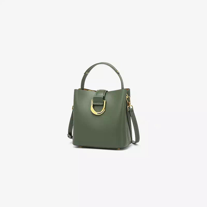 Borsa a tracolla verde oliva in pelle, design elegante con manico superiore e dettagli dorati. Accessorio moda donna, stile casual chic.