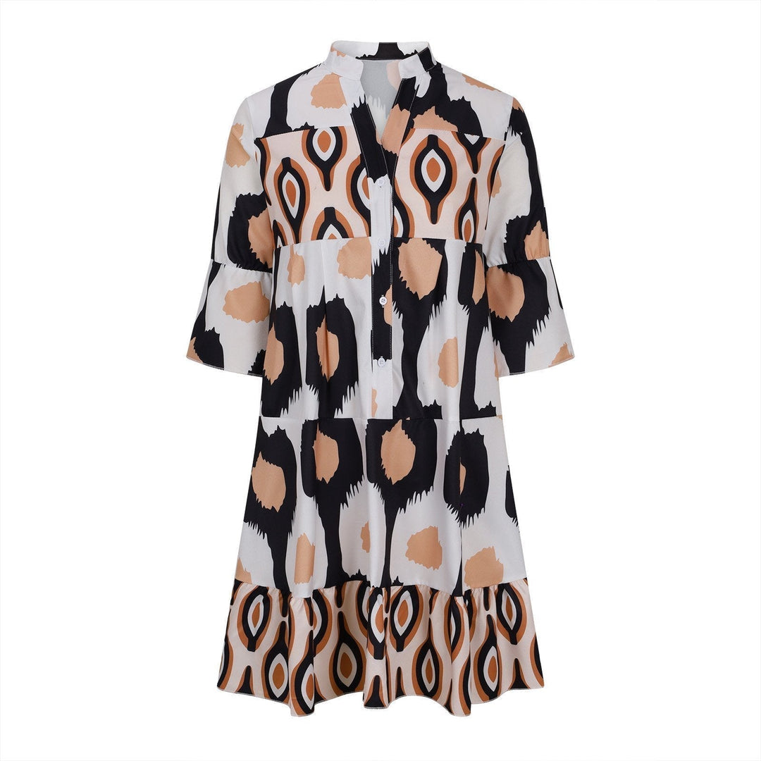 Abito chemisier donna, fantasia geometrica multicolore, maniche a tre quarti, colletto classico, ideale per moda casual e look estivi.