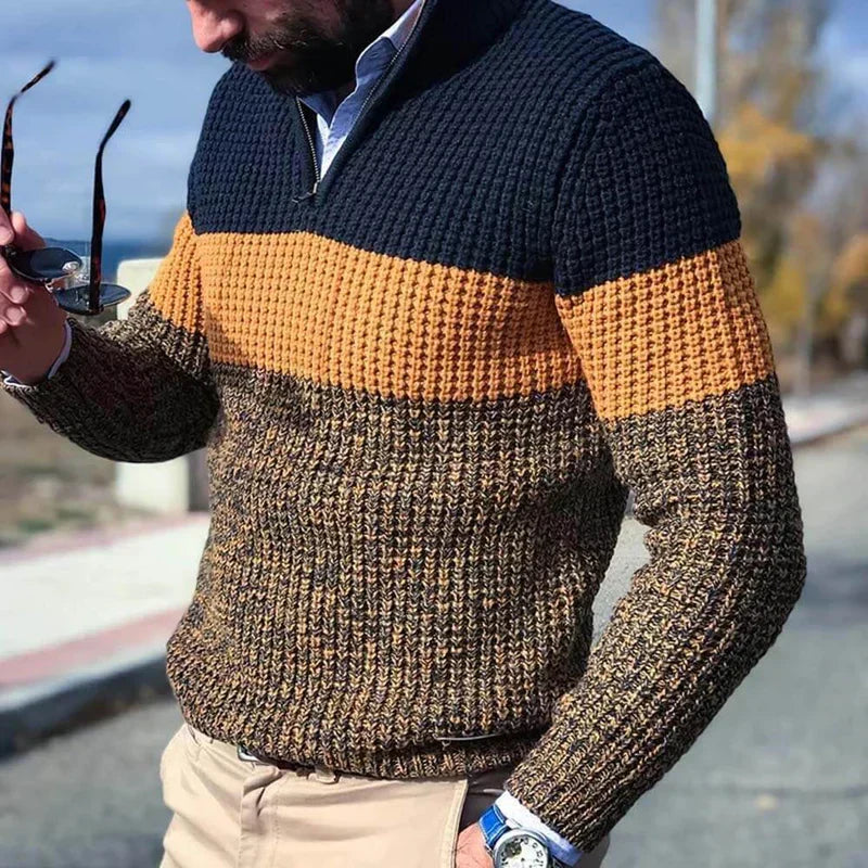 Maglione uomo a righe blu, arancione e marrone, lavorato a maglia, con zip, indossato all&