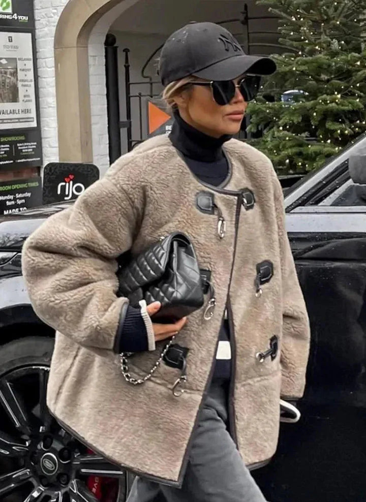 Cappotto Donna Caldo con Chiusura Decorativa - Vesarelli