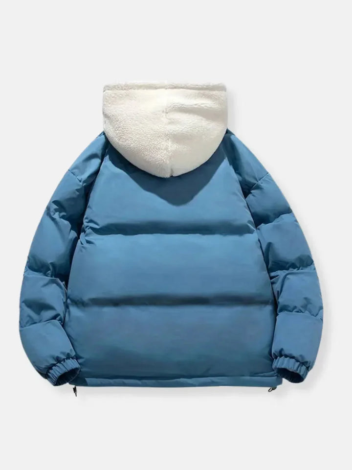 Doudoune d'hiver blanche pour femme avec capuche, doublure en fleece et poches latérales.