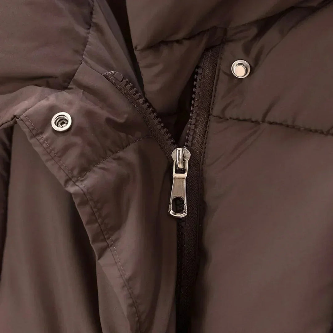 Manteau d'hiver femme blanc avec ceinture et col élégant, en mélange de laine pour une protection contre le froid.