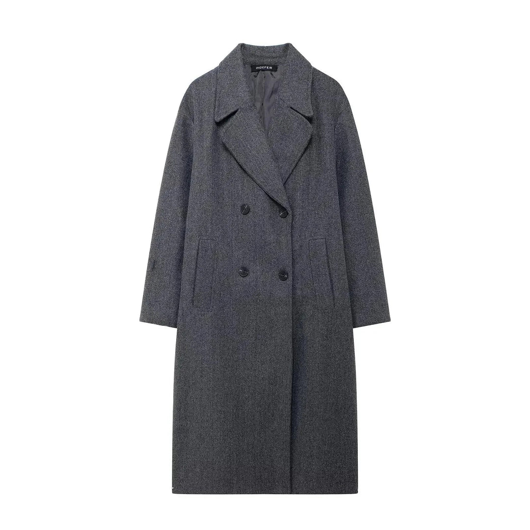 Manteau d'hiver femme beige, coupe oversize, en matériau chaud, avec poches pratiques.