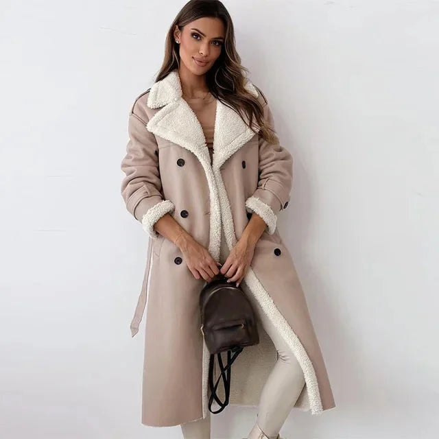 Manteau long femme noir, en matériau chaud, avec doublure élégante et coupe stylée pour les jours froids.