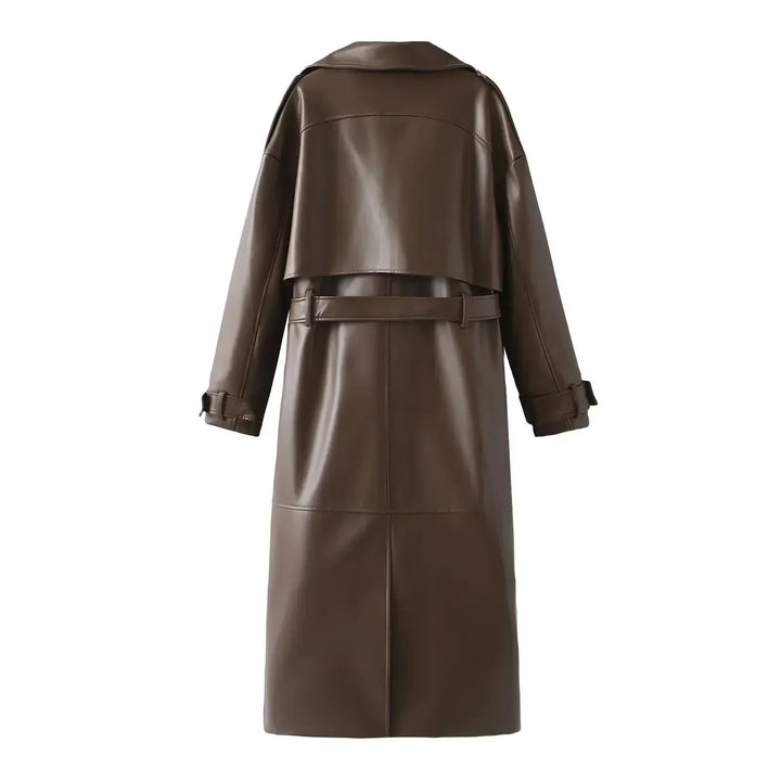 Manteau long femme en simili cuir rouge, design contemporain, avec fermeture à boutons et deux poches latérales.