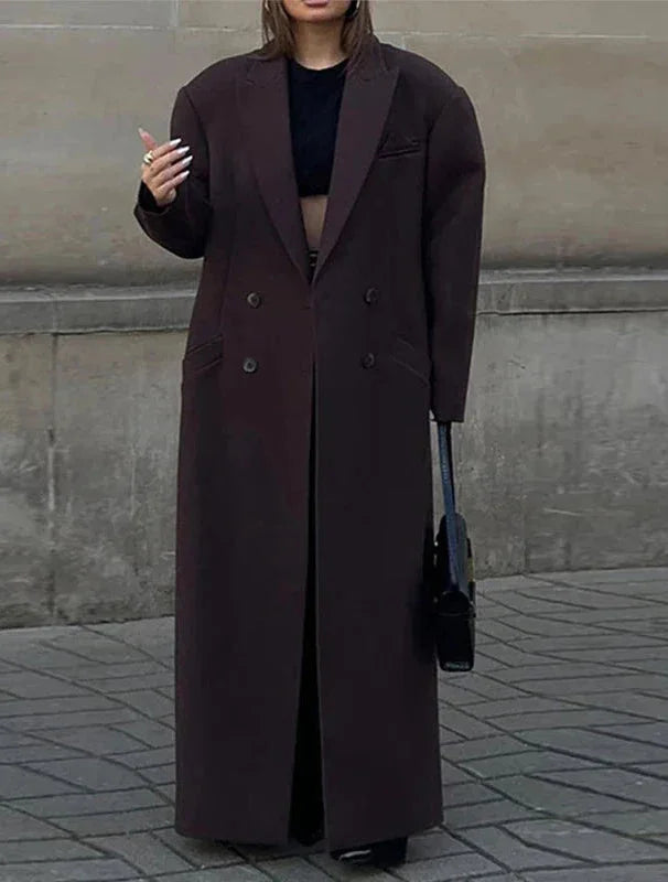Manteau long bourgogne pour femme, en tissu chaud, coupe classique et design polyvalent pour toutes les saisons.