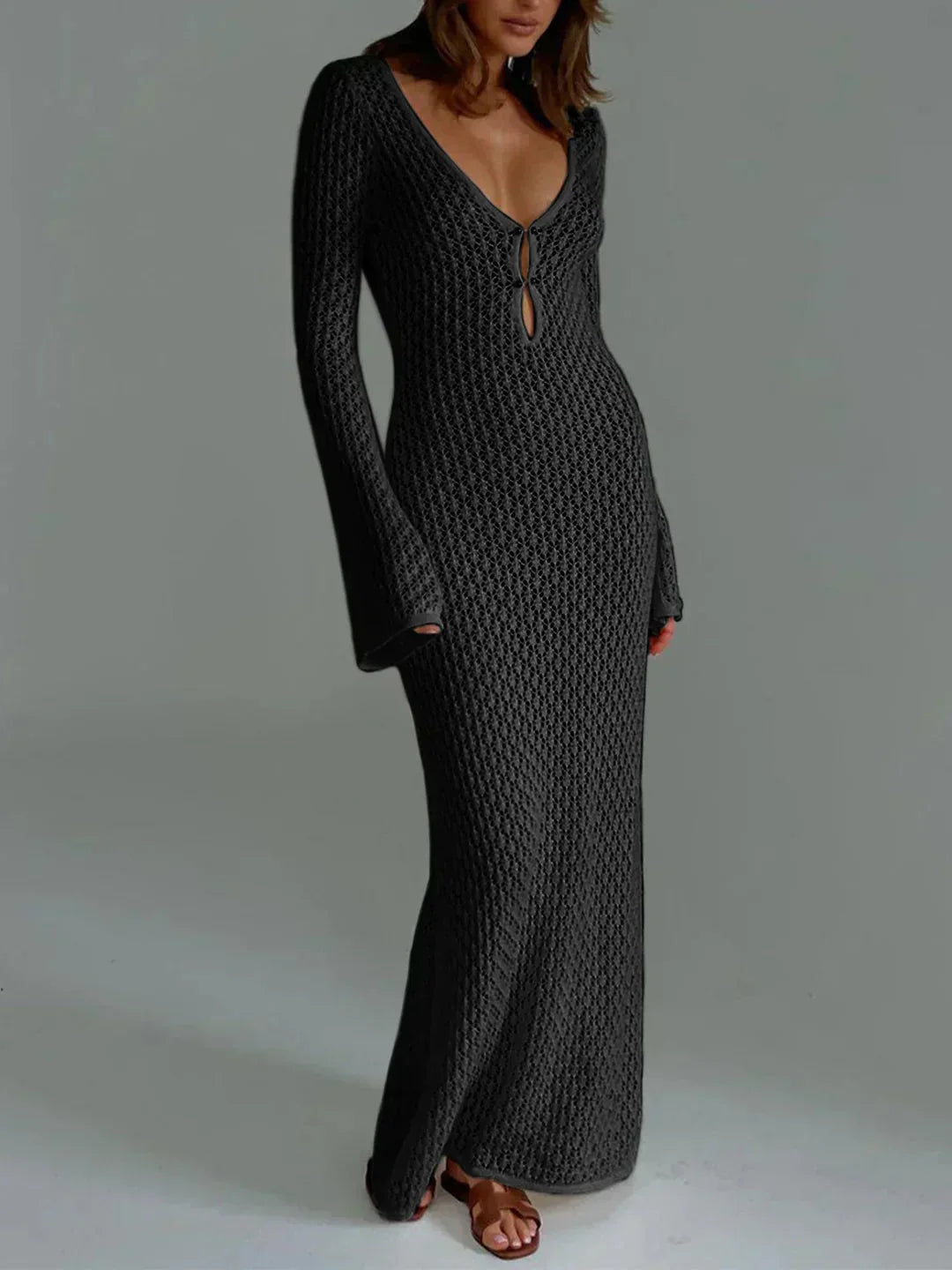 Robe crochetée ajustée pour femmes, manches longues, col en V, en matière légère et respirante, parfaite pour les soirées.