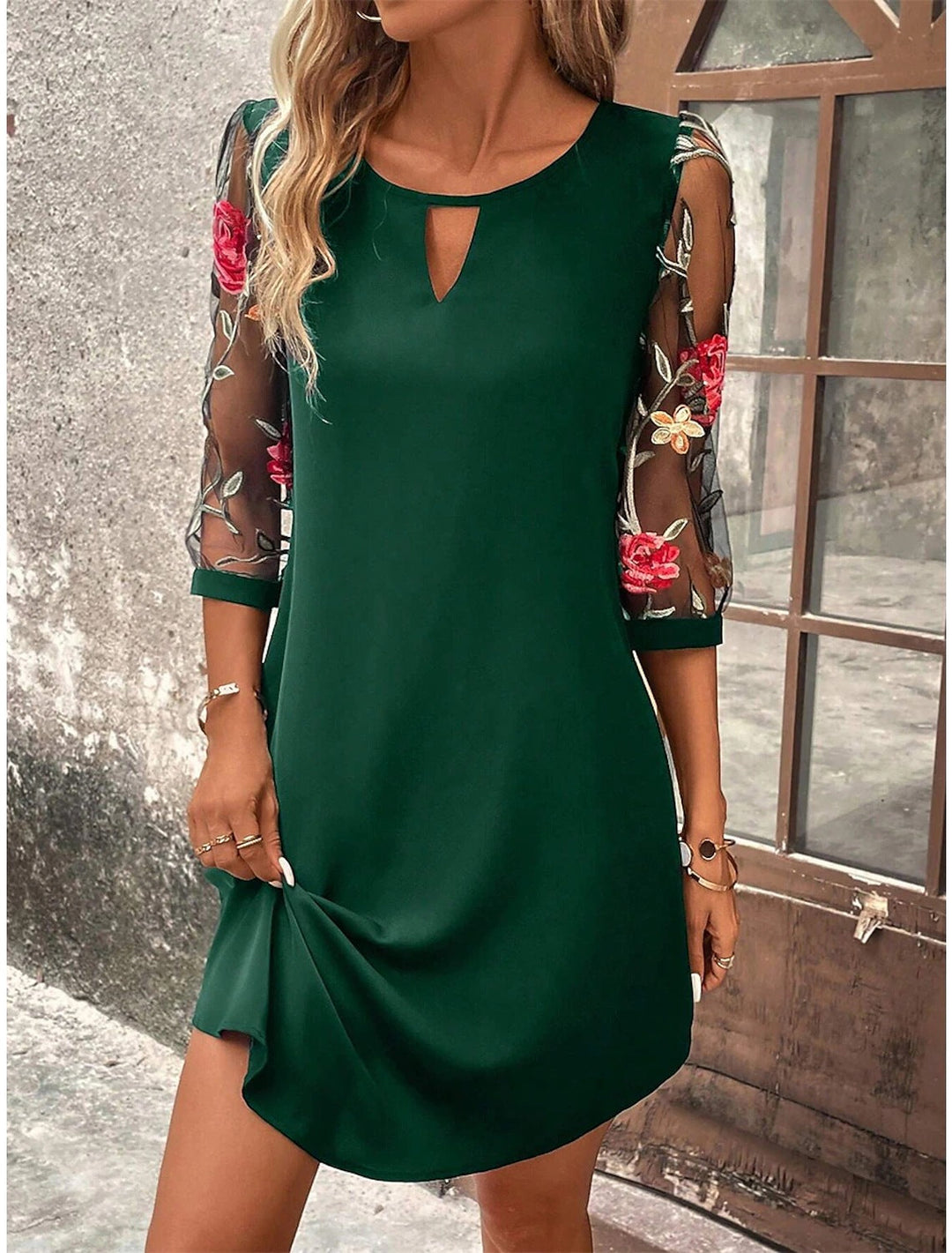 Mini abito donna in rete con ricamo floreale scollo rotondo - Vesarelli