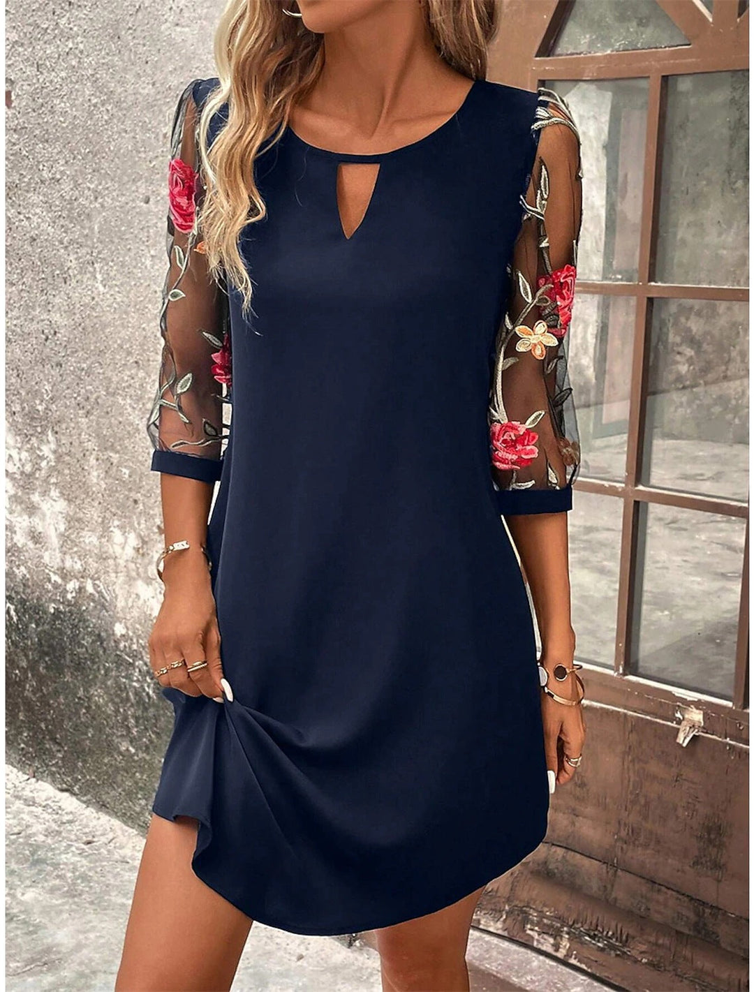 Mini abito donna in rete con ricamo floreale scollo rotondo - Vesarelli