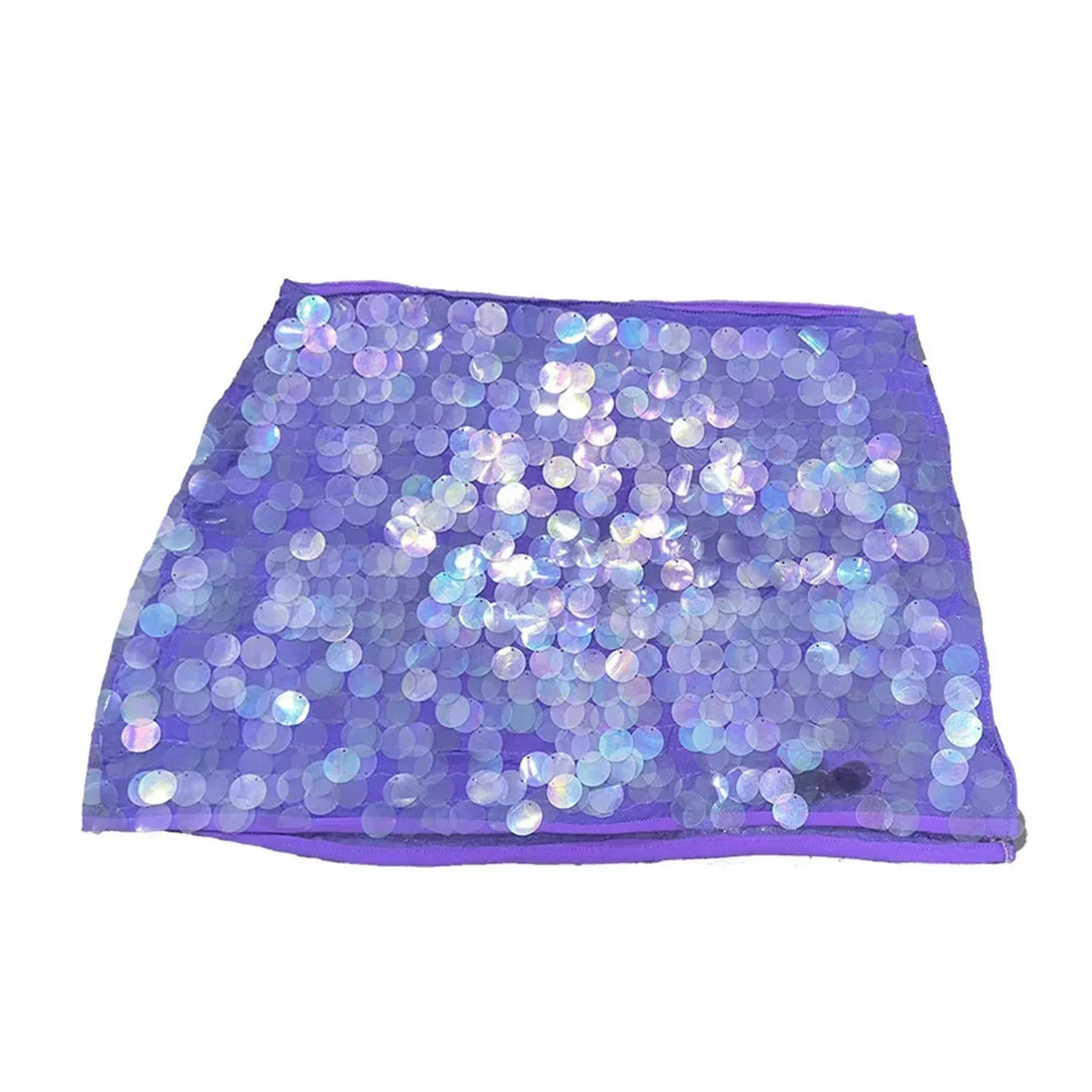 Mini jupe ajustable en violet, ornée de sequins et paillettes, idéale pour des tenues festives. Tissu léger et confortable.