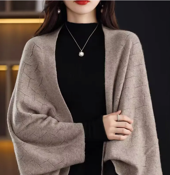 Poncho Donna Lavorato a Maglia con Chiusura a Bottoni Elegante - Vesarelli