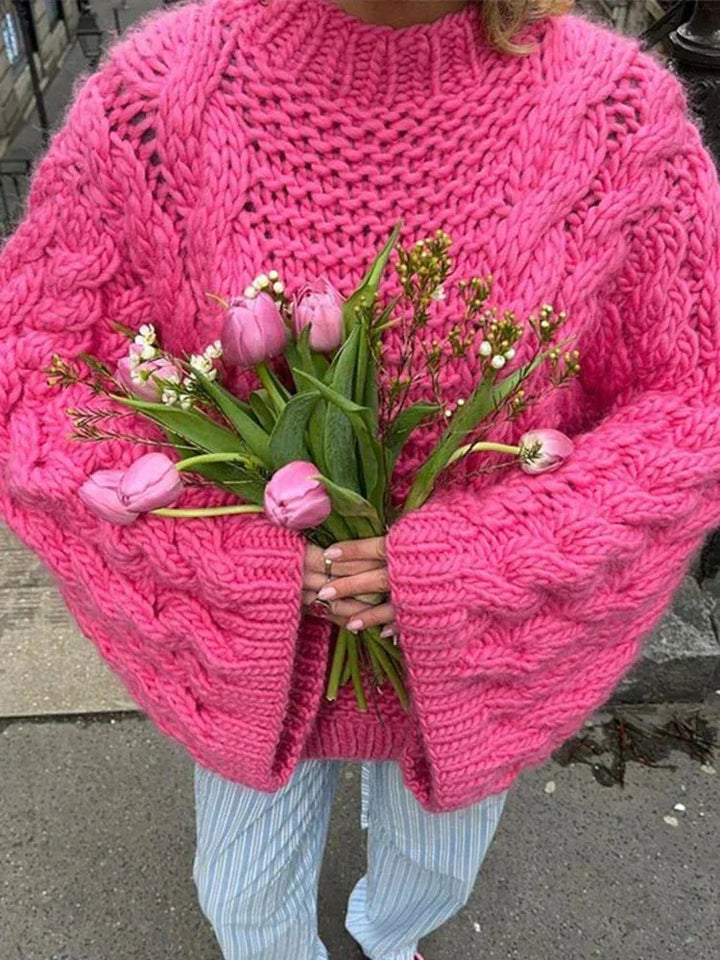 Pull ample blanc pour femme, tricoté, manches larges, style cocoon, en matière douce et respirante.