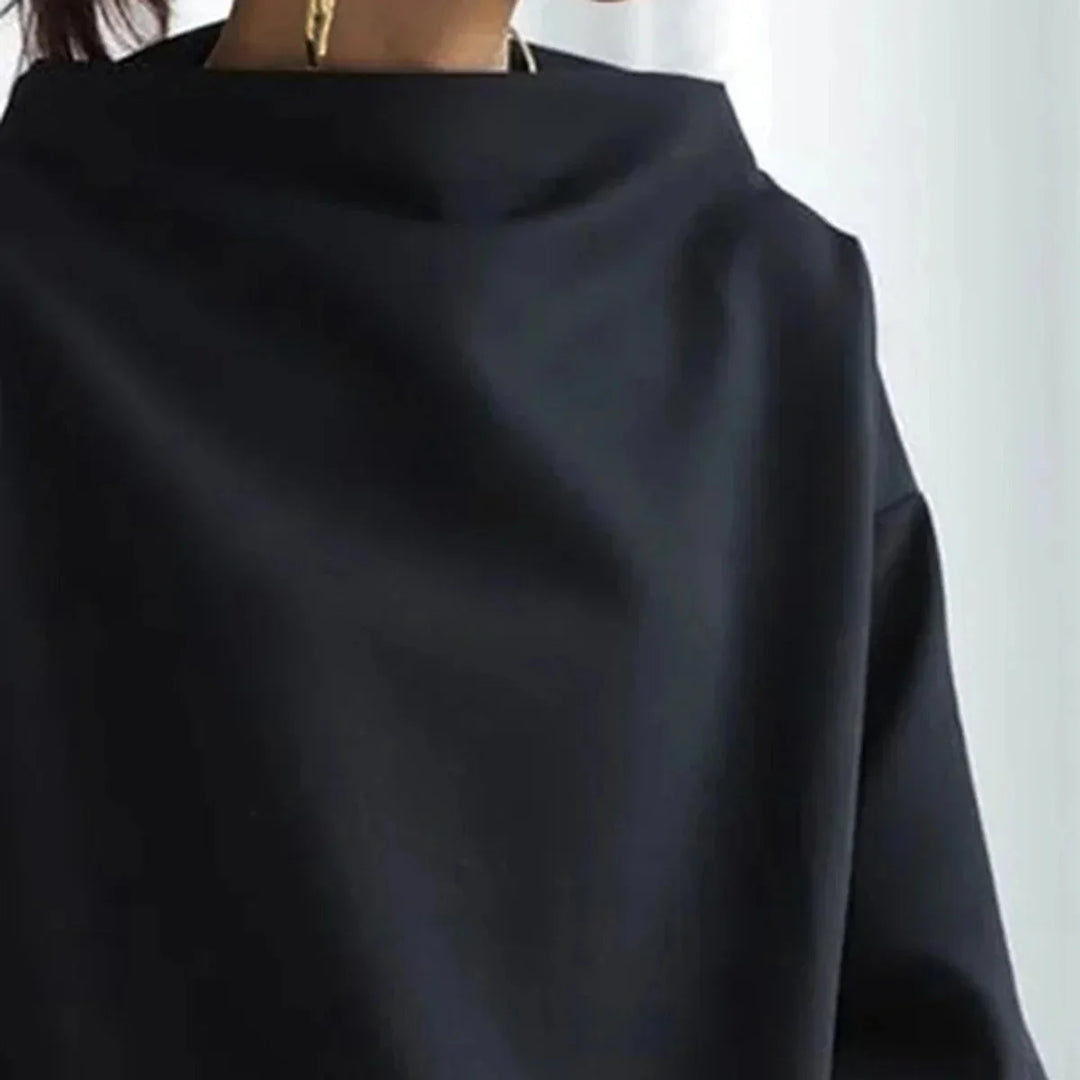 Pull noir à col haut pour femmes, en coton doux, design simple, adapté pour des occasions décontractées.