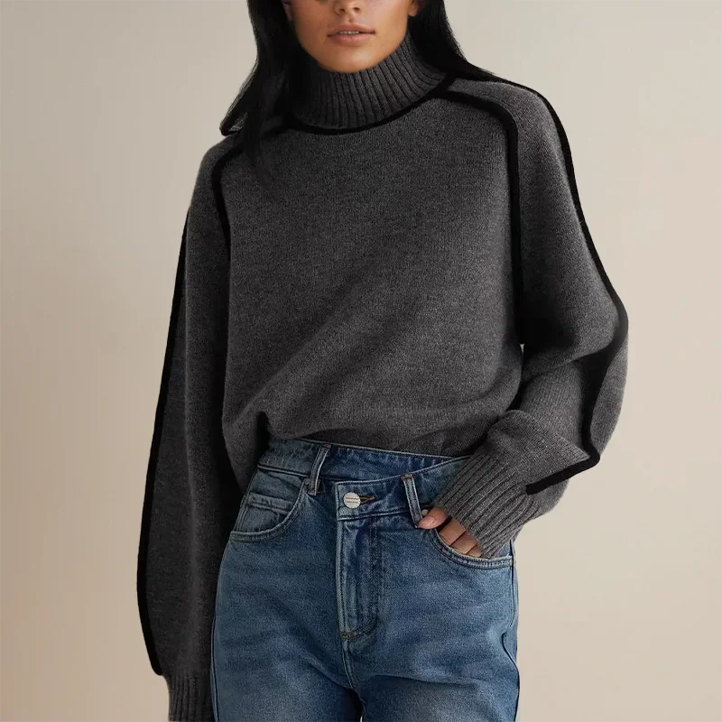 Pull col roulé femme beige, en matière douce, avec bordure contrastée au col et aux poignets, design décontracté.