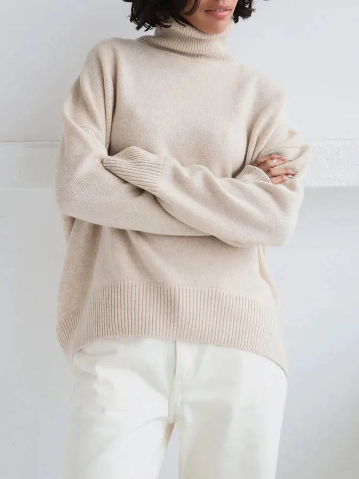 Pull col roulé femme blanc en coton doux, manches longues et coupe élégante pour le quotidien et les loisirs.