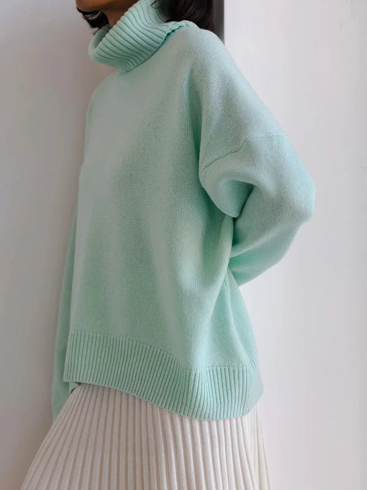 Pull col roulé femme kaki, en matière douce, manches longues et finition côtelée en bas.