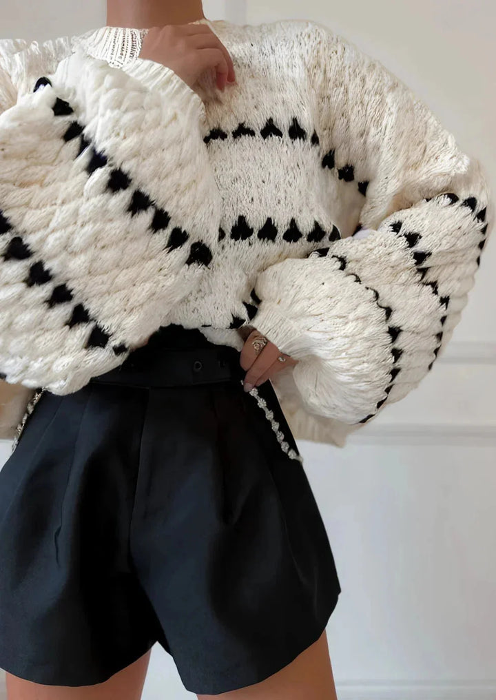 Pull en maille texturée noir avec design géométrique, en coton doux, pour un style décontracté au quotidien.