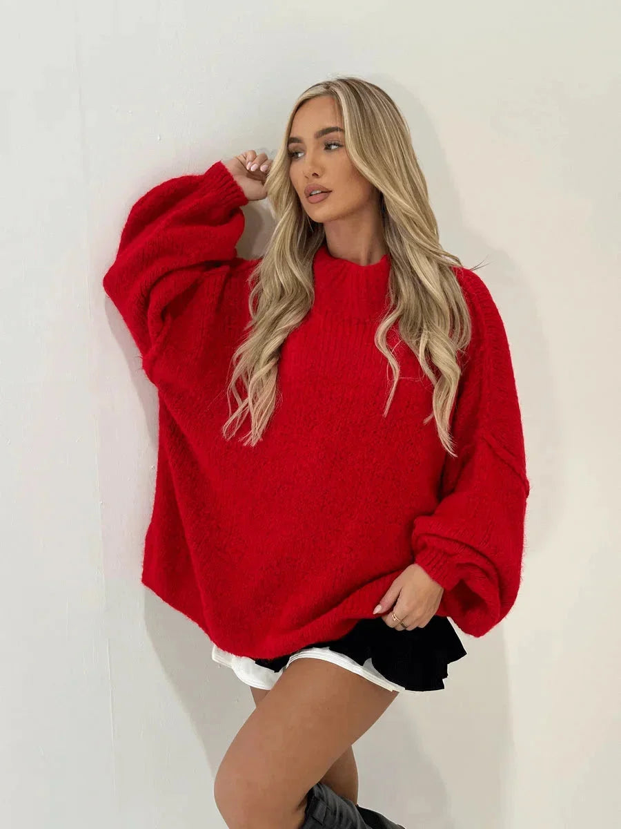 Pull ample pour femme avec col roulé, en matière douce, coupe décontractée pour un style casual.