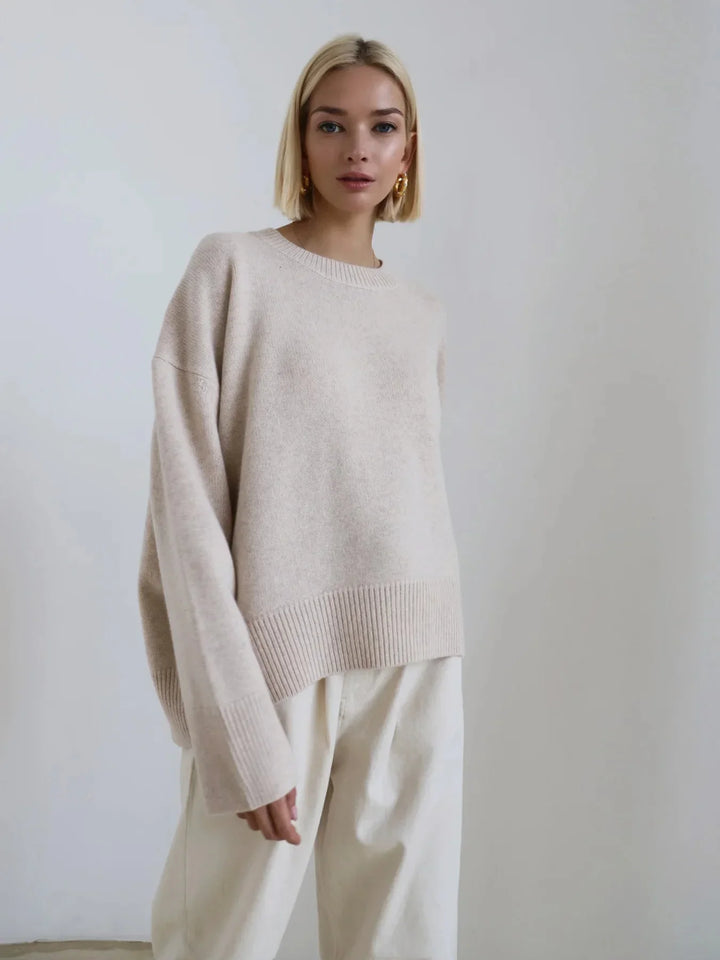 Pull femme en émeraude, manches longues, col rond, en matière douce, idéal pour l'automne.