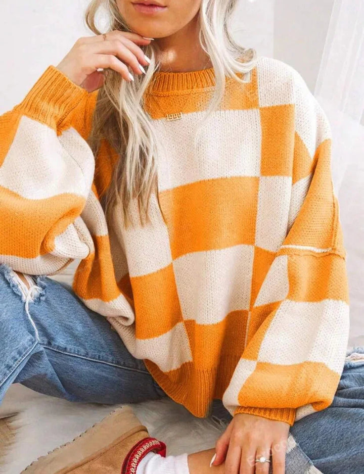 Pull femme orange à carreaux, en maille douce, coupe confortable, idéal pour un usage quotidien.