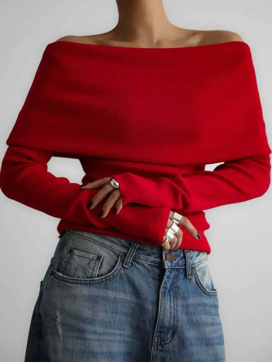 Pull femme noir à col bateau, manches longues, en tissu doux pour un confort optimal.