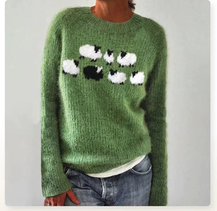 Pull femme multicolore à rayures, col bateau et tricot doux au style rétro.