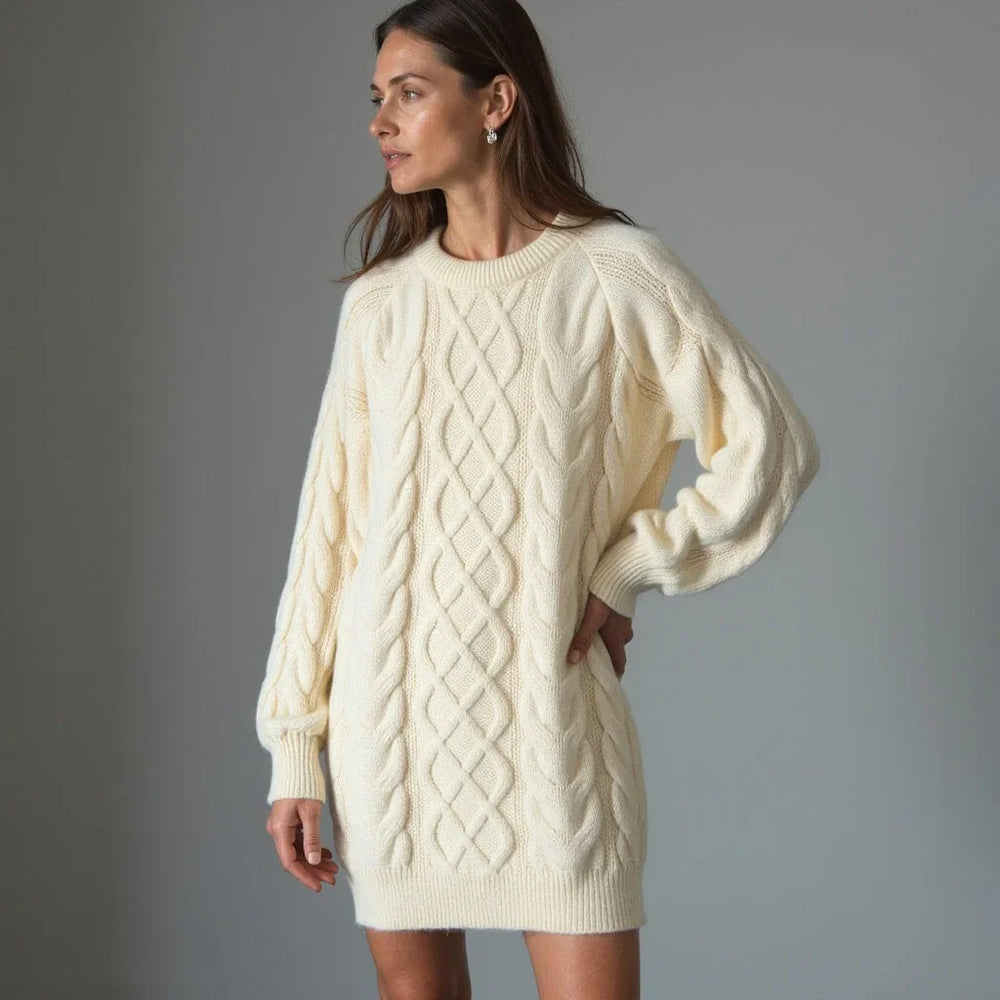 Pull femme crème à col rond, en tricot avec motif torsadé.