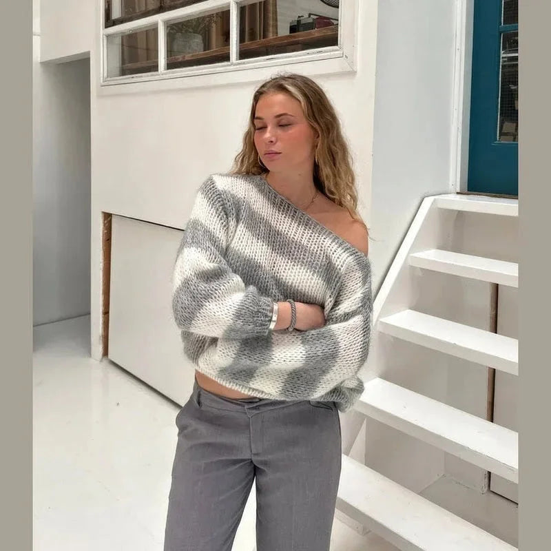 Pull femme à rayures, en maille confortable, coupe décontractée pour un style casual.