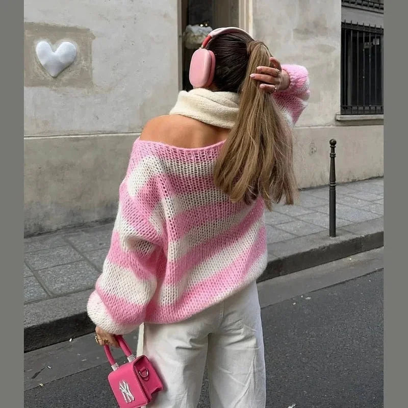 Pull femme vert à rayures, coupe décontractée, en maille confortable avec col rond.