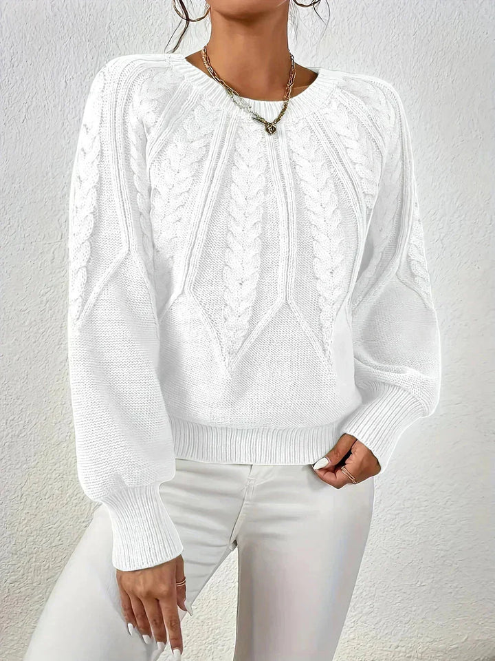 Pull femme rouge à motif torsadé, manches longues, en matière douce pour un confort quotidien.